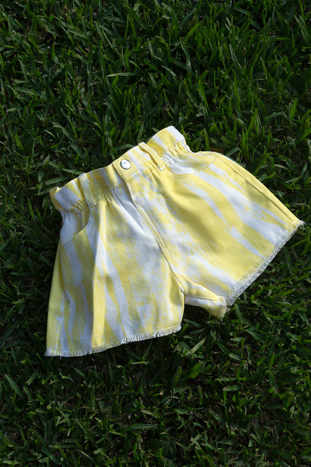 Freya Shorts in Yellow