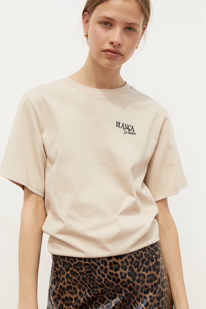 Melanie Tee in Beige