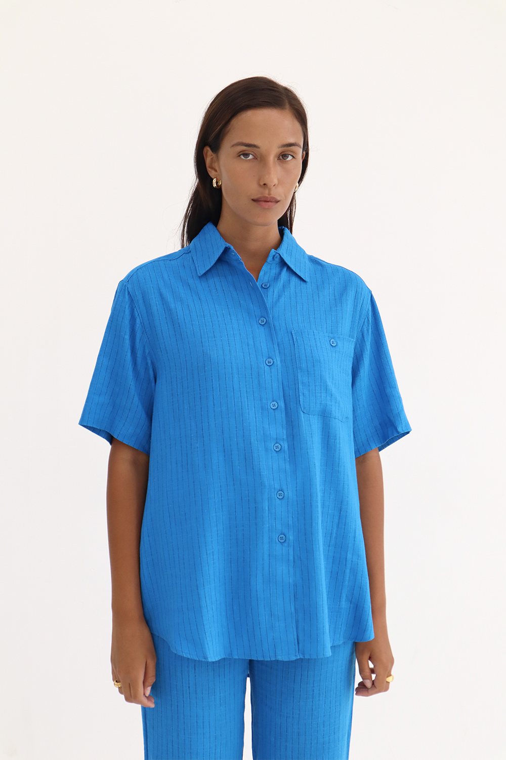 Genevieve in Shirt in Blue